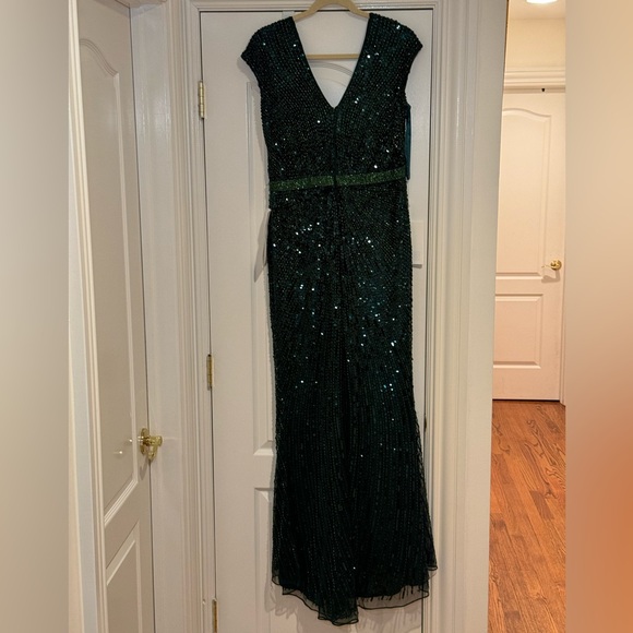 NWT Mac Duggal Cap 5441 Sleeve Sequined Evening Gown in Forest Green Size 14W - Picture 5 of 11